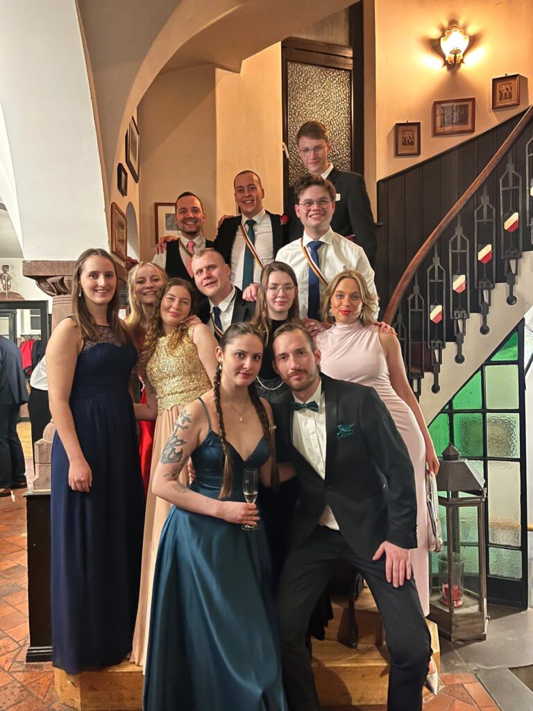 Bundesbrueder und Gaeste beim Ball